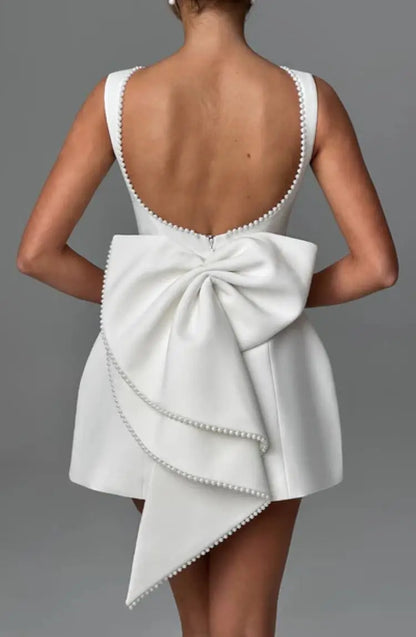 Chic Pearl Bow Backless Dress